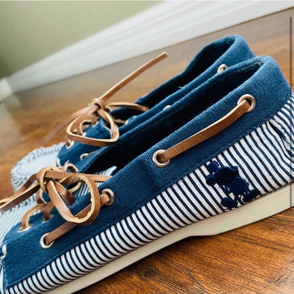 Striped slip on Disney boat shoes featuring Mickey Mouse - women size 5